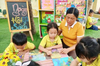 CÔ TRÒ TRƯỜNG MẦM NON BÌNH HÒA HƯỞNG ỨNG NGÀY HỘI SÁCH VÀ VĂN HÓA ĐỌC VIỆT NAM