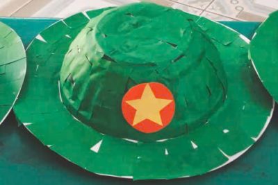 HOẠT ĐỘNG TẠO HÌNH:” LÀM MŨ CHÚ BỘ ĐỘI” CỦA CÁC CON LỚP D5