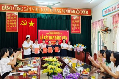 CHI BỘ TRƯỜNG MẦM NON BÌNH HOÀ TỔ CHỨC LỄ KẾT NẠP ĐẢNG VIÊN MỚI