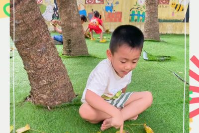 HOẠT ĐỘNG NGOÀI TRỜI CỦA CÁC BÉ LỚP D4
