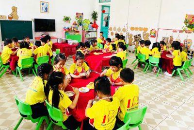 Mỗi bữa ăn ngon – là một niềm vui.       Mỗi ngày đến trường – là một ngày hạnh phúc của các con.